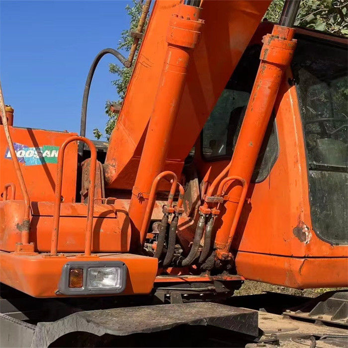 Prix bas 22 tonnes utilisées coréenne pelle excavateur Doosan DX 210W-7 avec moins d'heures de travail