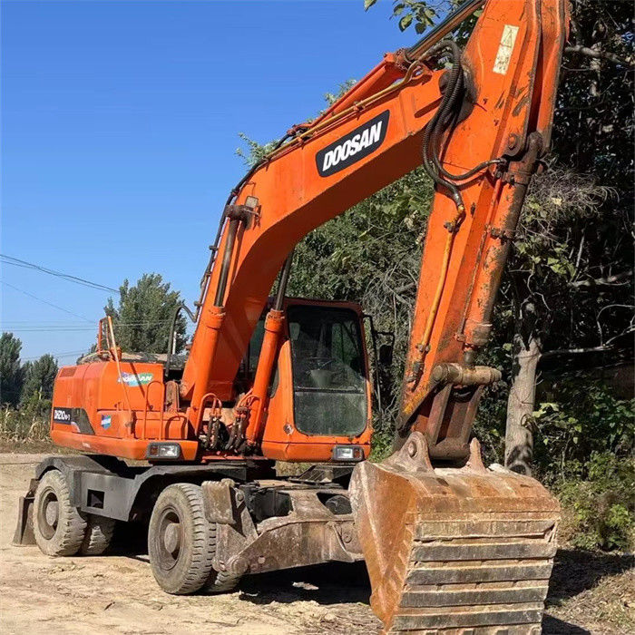 Prix bas 22 tonnes utilisées coréenne pelle excavateur Doosan DX 210W-7 avec moins d'heures de travail