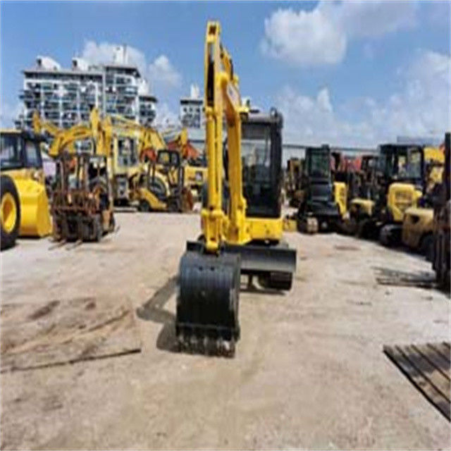 Excavateur à rampe de haute qualité de 6 tonnes, importé du Japon et équipé d'une excavatrice à rampe Komatsu PC 55 MR, avec des heures de travail réduites