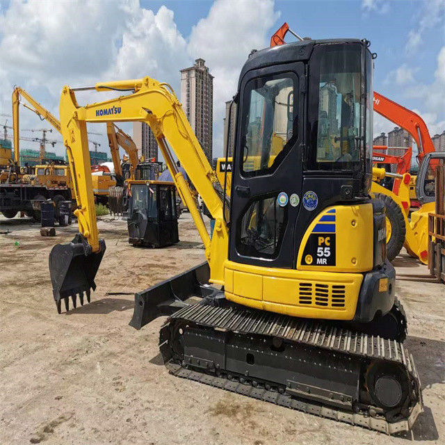 Excavateur à rampe de haute qualité de 6 tonnes, importé du Japon et équipé d'une excavatrice à rampe Komatsu PC 55 MR, avec des heures de travail réduites
