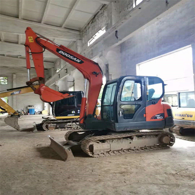 Prêt pour le travail et expérimenté utilisé la Corée importé 6 tonnes Doosan DX 55 en bon état