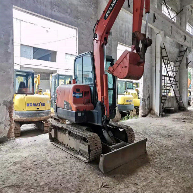 Prêt pour le travail et expérimenté utilisé la Corée importé 6 tonnes Doosan DX 55 en bon état