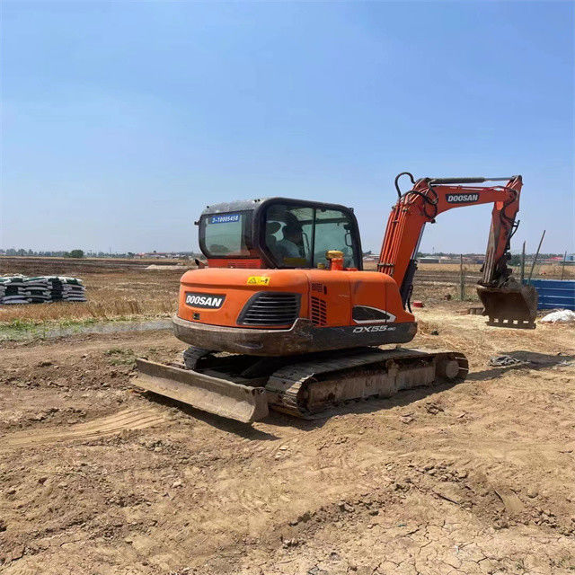 5.5 tonnes Excavateur d'occasion prêt pour le travail et expérimenté Usé Corée Importé Doosan DX 55