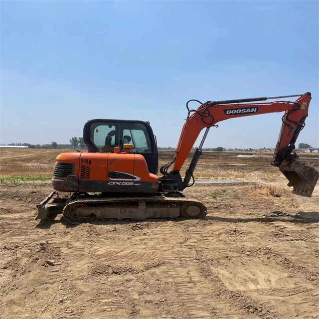 5.5 tonnes Excavateur d'occasion prêt pour le travail et expérimenté Usé Corée Importé Doosan DX 55