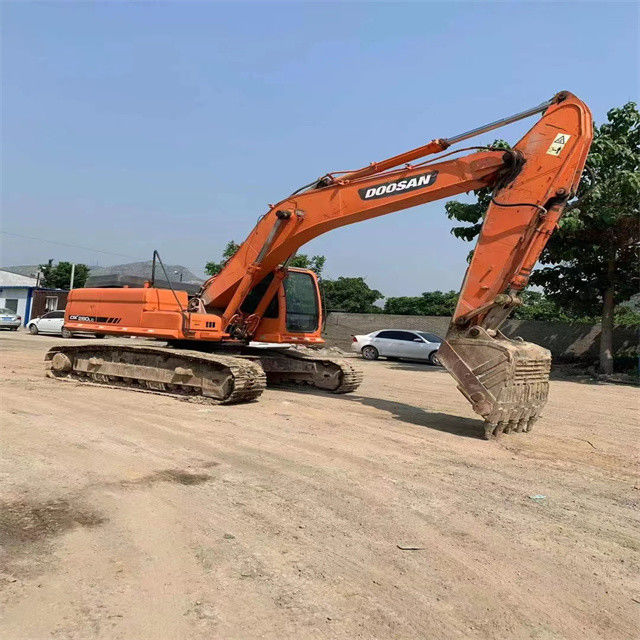 Excavateur d'occasion de 25 tonnes et expérimenté importé de Corée Doosan DX 260LC
