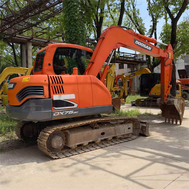 Excavateur de 8 tonnes prêt à l'emploi et expérimenté importé de Corée Doosan DX 75