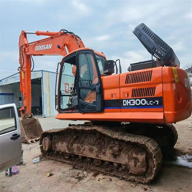 Excavateur d'occasion de 29 tonnes et expérimenté, importé de Corée, en bon état.