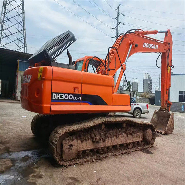 Excavateur d'occasion de 29 tonnes et expérimenté, importé de Corée, en bon état.