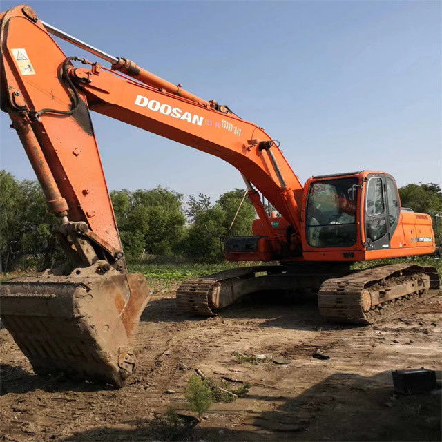 22 tonnes prêtes à l'emploi et expérimentées, utilisées, importées de Corée, Doosan DX 225 LC en bon état.