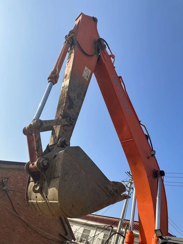Excavateur d'occasion de 21 tonnes et expérimenté, importé de Corée, Hitachi 210-3 en bon état.