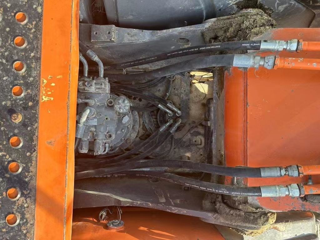 Excavateur d'occasion de 21 tonnes et expérimenté, importé de Corée, Hitachi 210-3 en bon état.