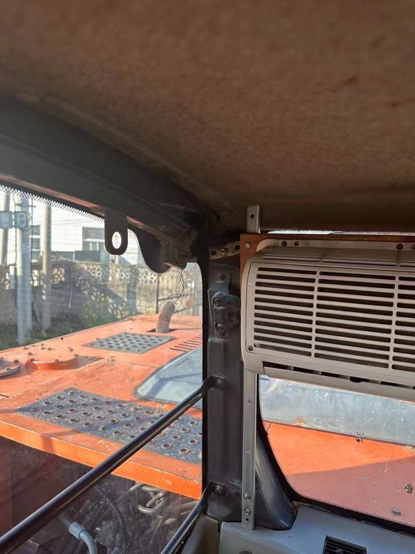 Excavateur d'occasion de 21 tonnes et expérimenté, importé de Corée, Hitachi 210-3 en bon état.