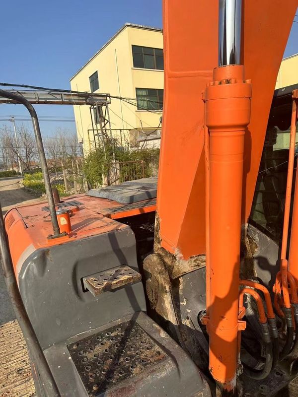Excavateur d'occasion de 21 tonnes et expérimenté, importé de Corée, Hitachi 210-3 en bon état.