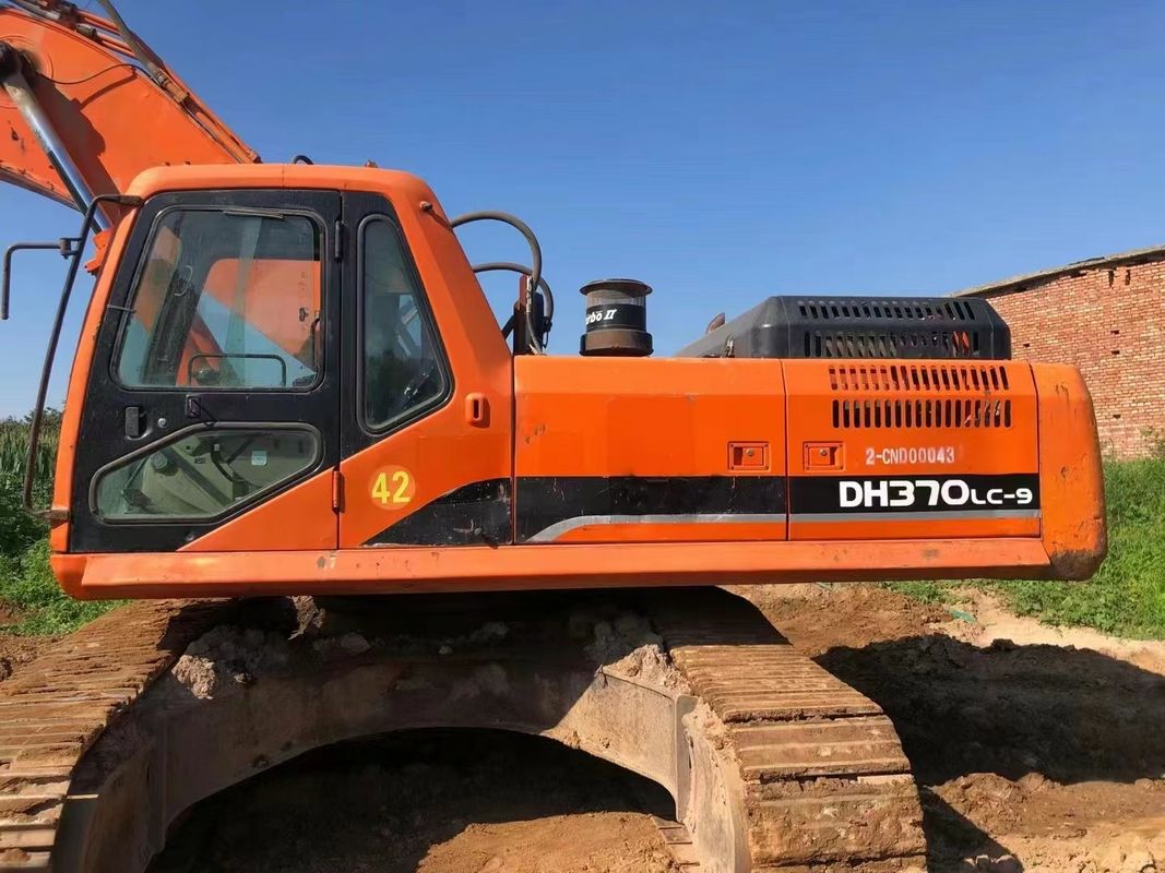 Excavateur de 37 tonnes et expérimenté, importé de Corée, en bon état.