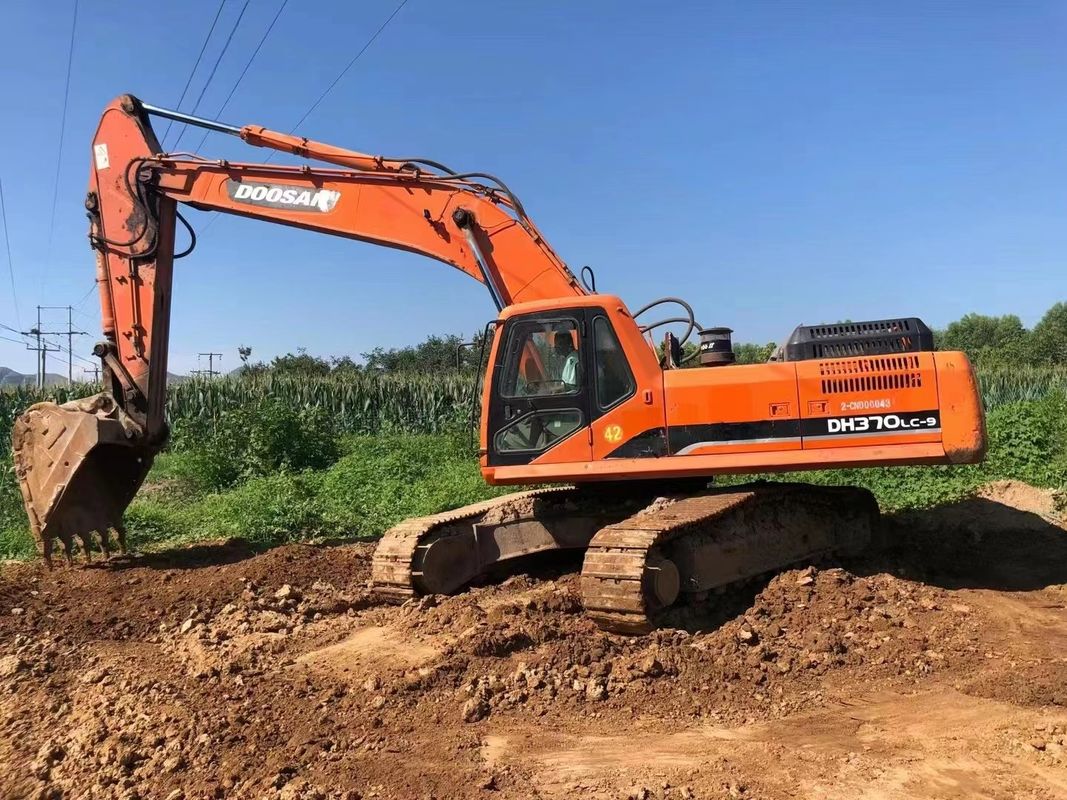 Excavateur de 37 tonnes et expérimenté, importé de Corée, en bon état.