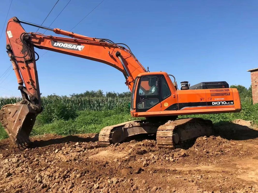Excavateur de 37 tonnes et expérimenté, importé de Corée, en bon état.