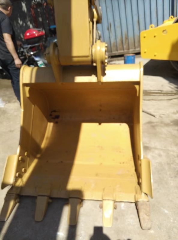 17.9 tonnes presque neuve importée du Japon machine à excavatrice à rampe recyclée CAT 318 D2L