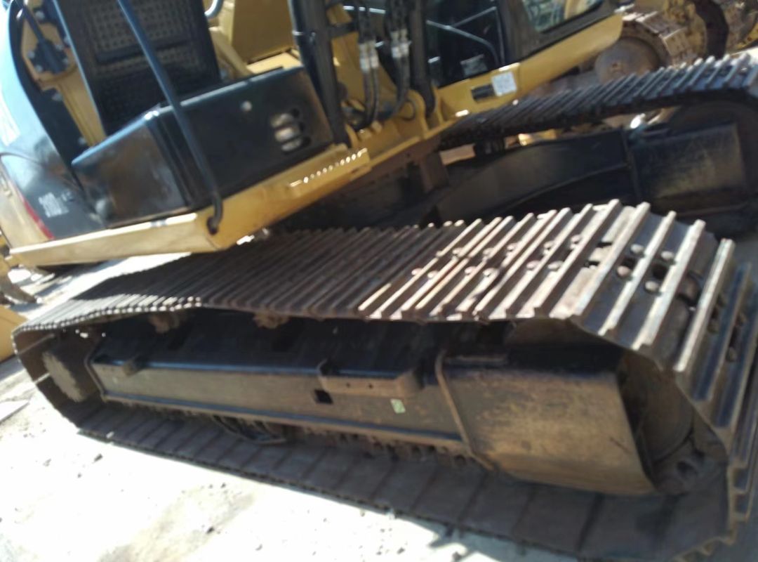 17.9 tonnes presque neuve importée du Japon machine à excavatrice à rampe recyclée CAT 318 D2L