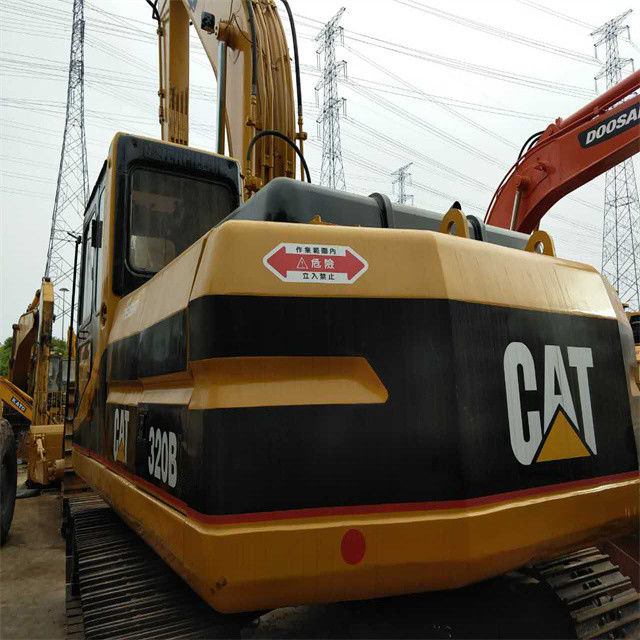 21 tonnes prêtes à l'emploi et expérimentées utilisées Japon Caterpillar 320 B en bon état