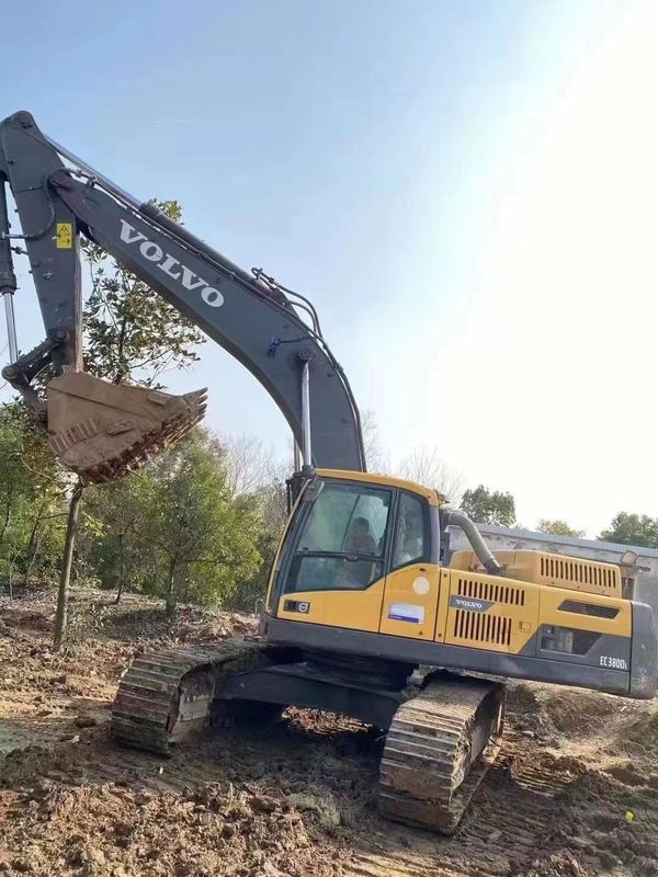 La Suède a importé une excavatrice à chenille Volvo EC380 de haute qualité presque neuve.
