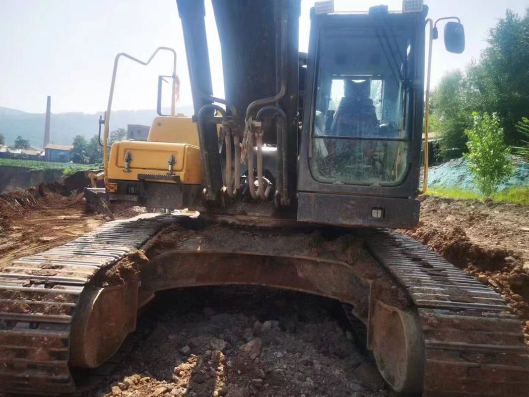 La Suède a importé une excavatrice à chenille Volvo EC380 de haute qualité presque neuve.