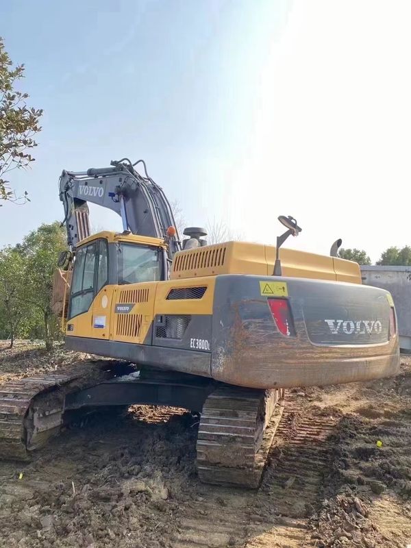 La Suède a importé une excavatrice à chenille Volvo EC380 de haute qualité presque neuve.