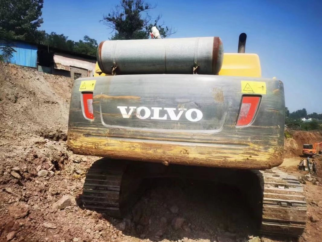 La Suède a importé une excavatrice à chenille Volvo EC380 de haute qualité presque neuve.