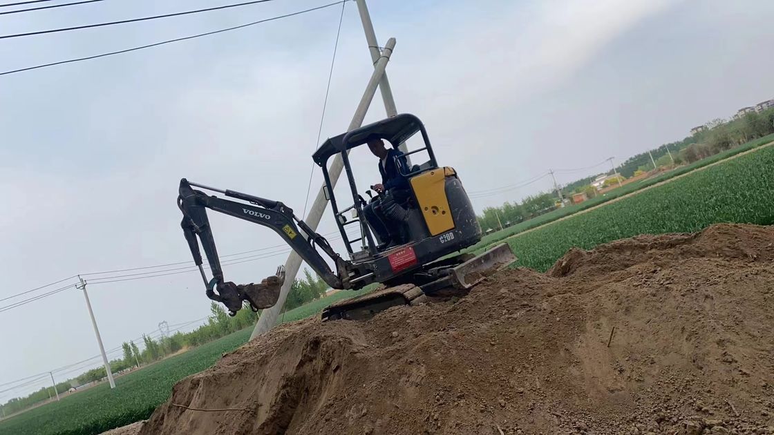 La Suède a importé une excavatrice à chenille Volvo EC18D de haute qualité presque neuve.