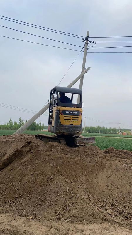 La Suède a importé une excavatrice à chenille Volvo EC18D de haute qualité presque neuve.