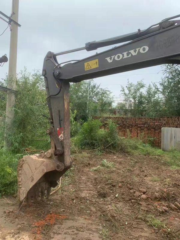 La Suède a importé une excavatrice à chenilles Volvo EC80D de haute qualité, presque neuve et prête à 100%