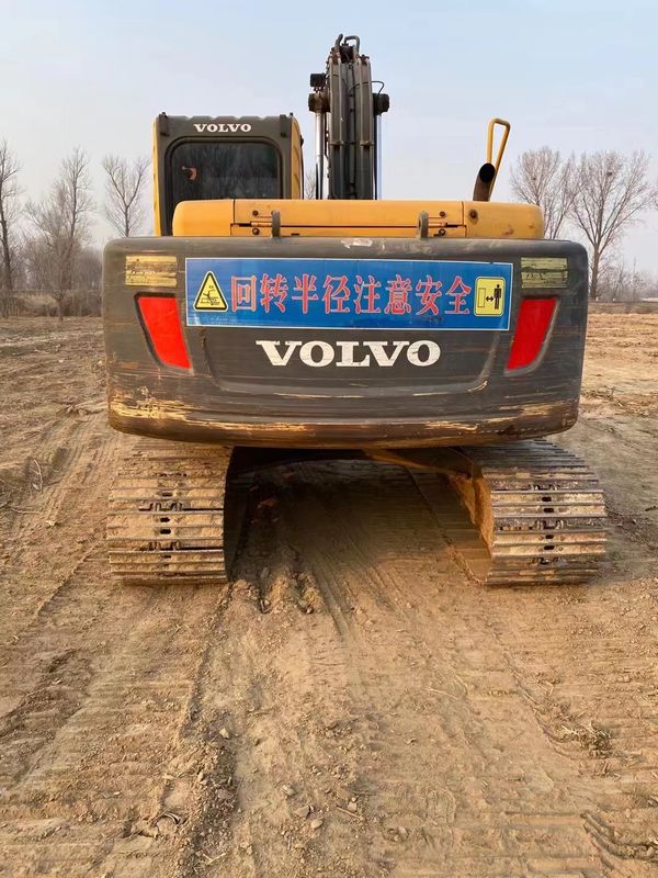 La Suède a importé une excavatrice à chenille Volvo EC140BL de haute qualité, presque neuve et prête à 100%