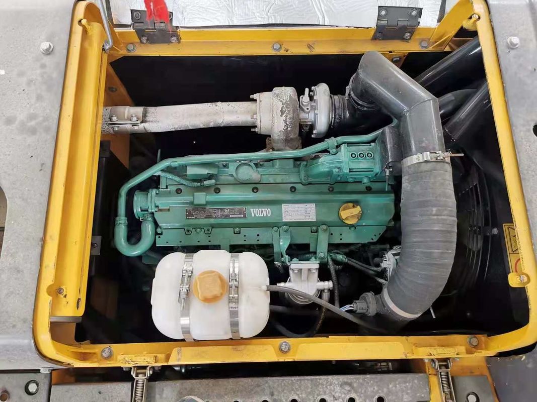 La Suède a importé une excavatrice à rampe Volvo EC200DL de haute qualité, presque neuve et prête à 100%