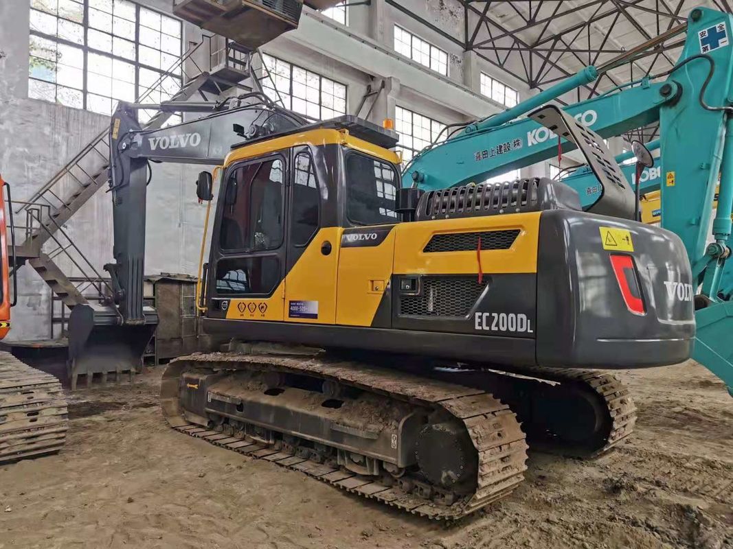 La Suède a importé une excavatrice à rampe Volvo EC200DL de haute qualité, presque neuve et prête à 100%