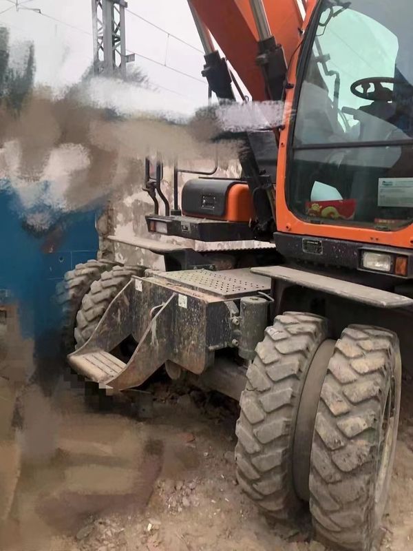 La Corée a importé 90% de la nouvelle excavatrice à roues usagées Doosan DX 140W de haute qualité et de meilleures performances pour la vente