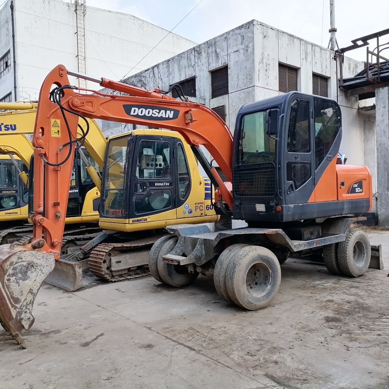 La Corée a importé 90% de la nouvelle excavatrice à roues d'occasion Doosan DX 60W de haute qualité et de meilleures performances à vendre