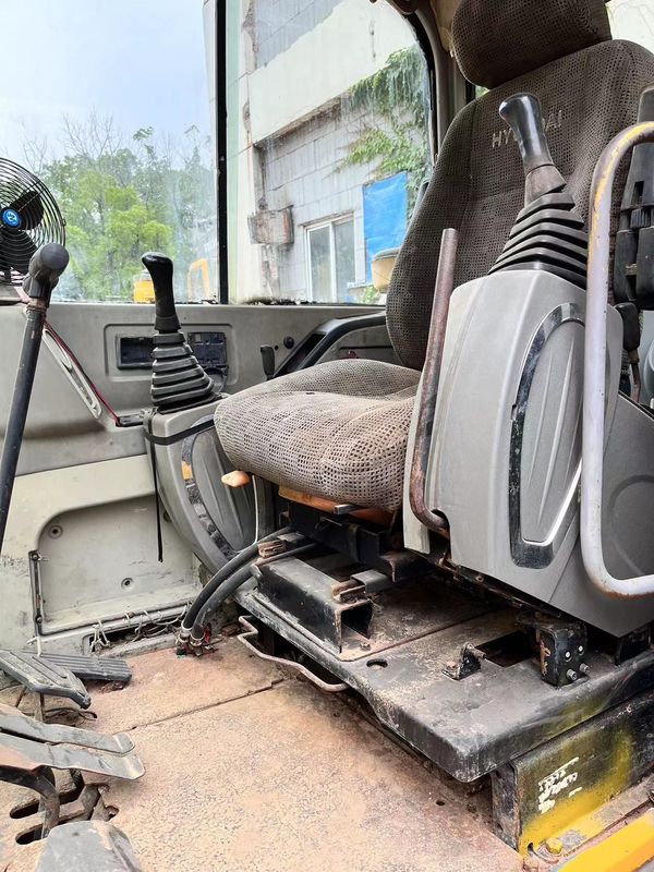 Hyundai R60 d'occasion Capacité maximale du seau 0.18 M3 5.6m Longueur du transport