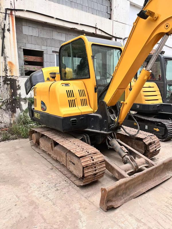 Hyundai R60 d'occasion Capacité maximale du seau 0.18 M3 5.6m Longueur du transport