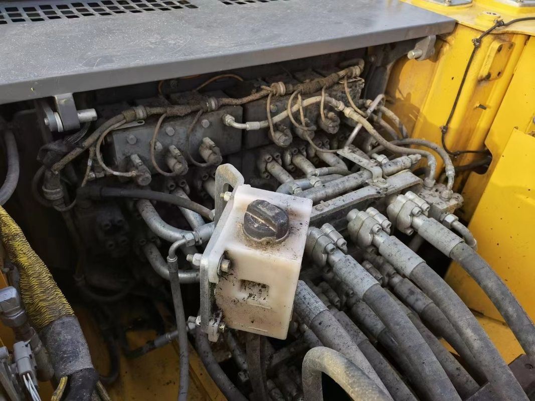 Liebherr R966 d'occasion, prêt à l'emploi, allemand, importé en bon état.