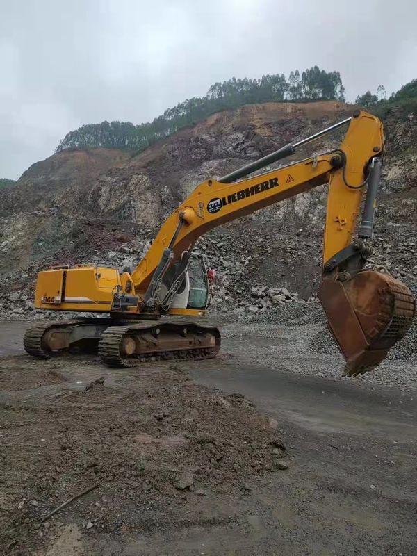Liebherr R944 d'occasion, prêt à l'emploi, allemand, importé en bon état.