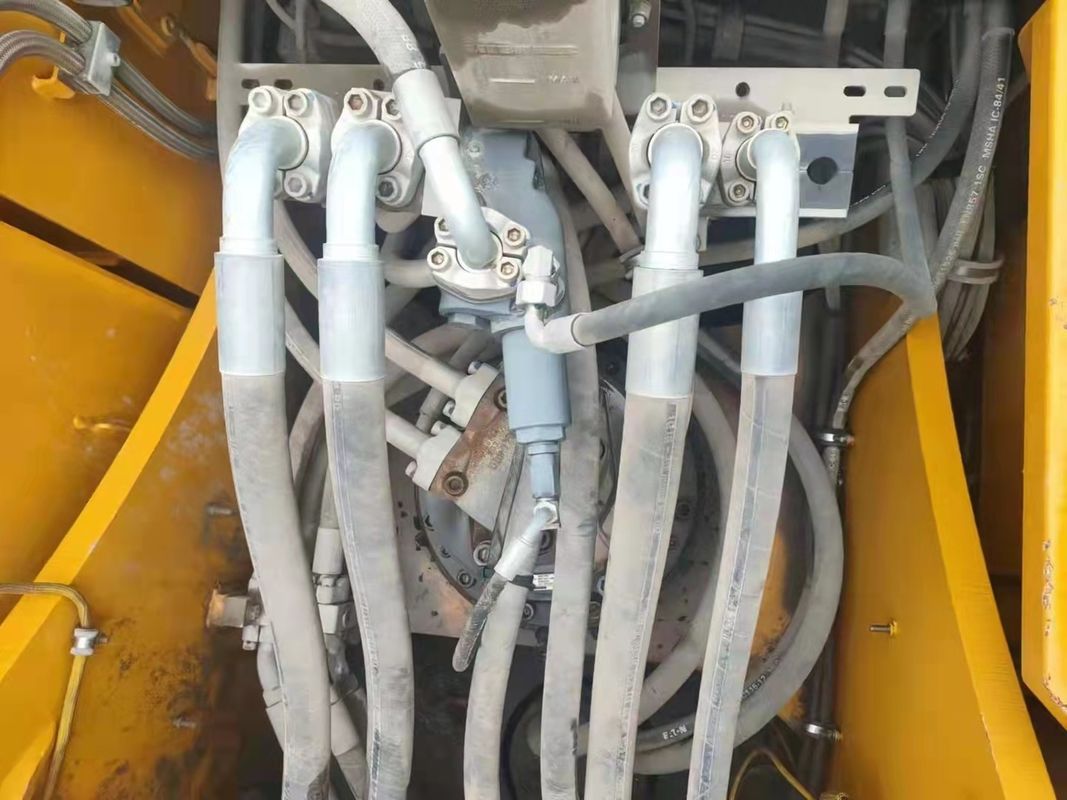 Liebherr R944 d'occasion, prêt à l'emploi, allemand, importé en bon état.