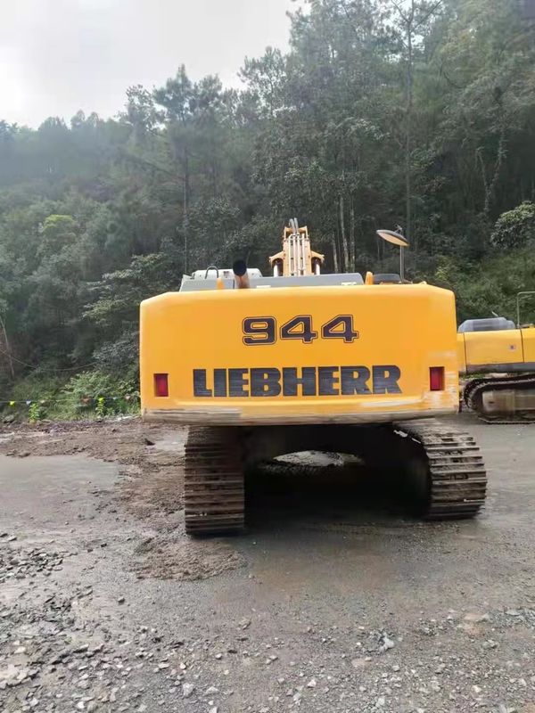 Liebherr R944 d'occasion, prêt à l'emploi, allemand, importé en bon état.