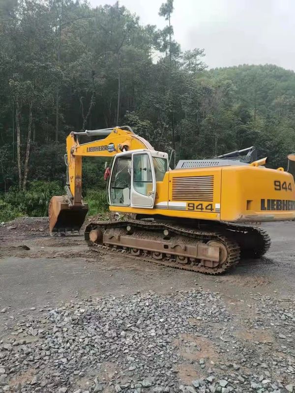 Liebherr R944 d'occasion, prêt à l'emploi, allemand, importé en bon état.