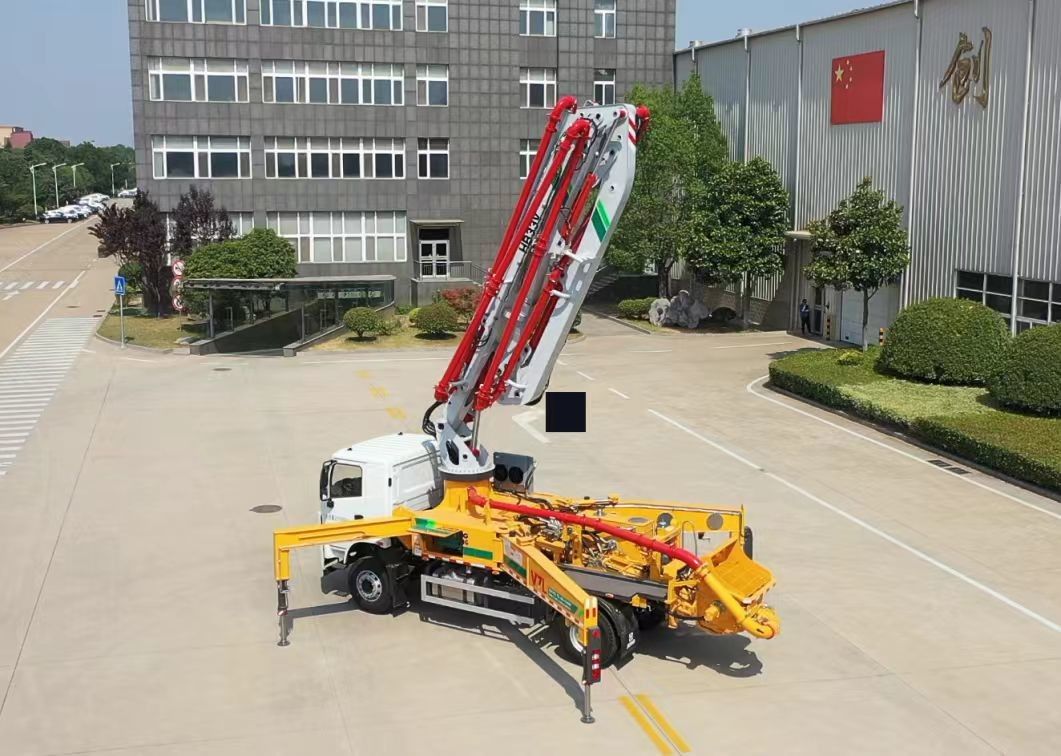 6×4 ou 8×4 conduite prête à travailler XCMG. HB37A 37 m camion de pompe à béton pour la livraison et la coulée de béton