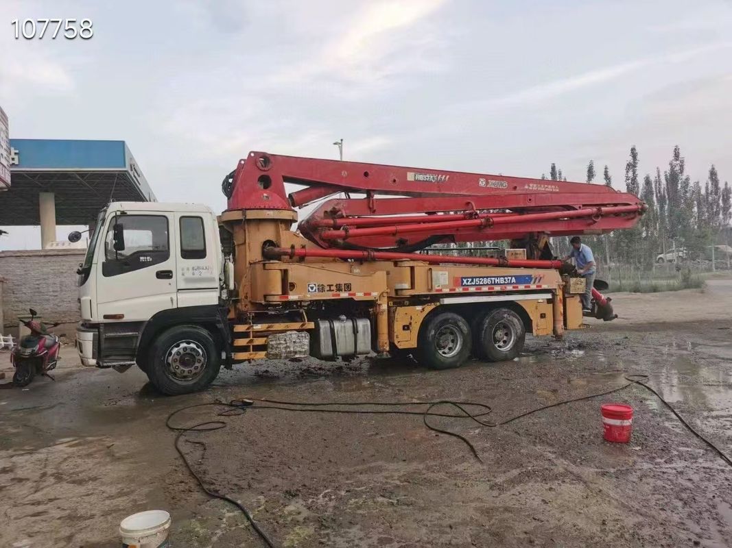 6×4 ou 8×4 conduite prête à travailler XCMG. HB37A 37 m camion de pompe à béton pour la livraison et la coulée de béton