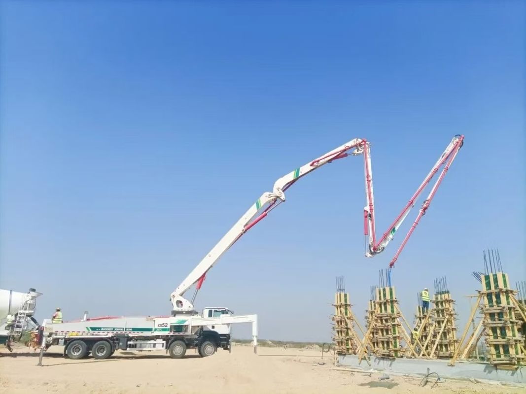 6×4 ou 8×4 conduite prête à travailler XCMG. HB37A 37 m camion de pompe à béton pour la livraison et la coulée de béton