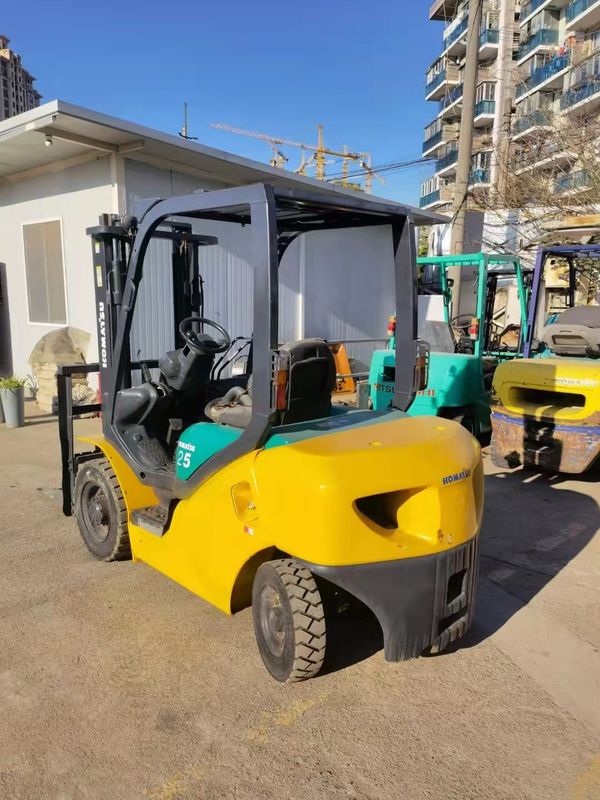 Japon Camion élévateur électrique compact utilisé Komatsu 2,5 tonnes Camion élévateur
