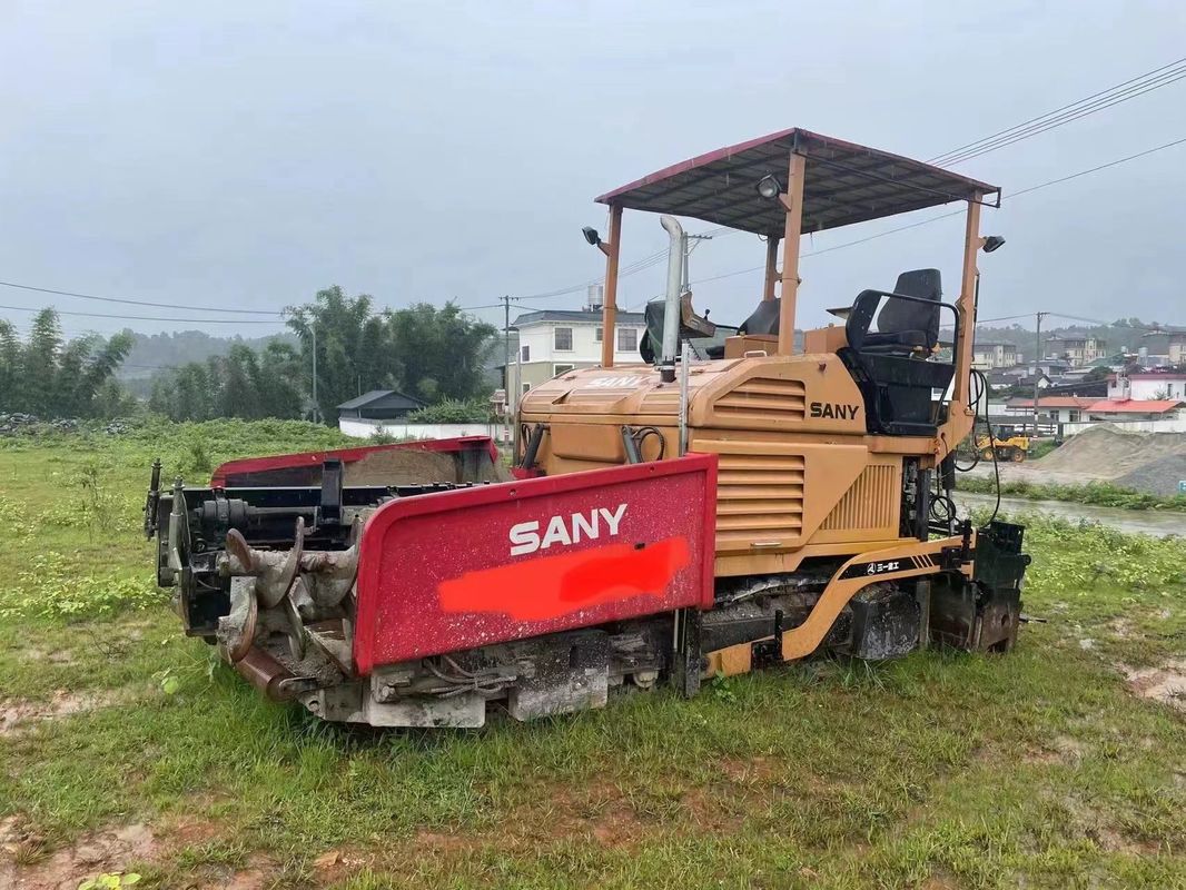 Semi-remorque à deux essieux bas SANY DTU95C communément utilisée pour le transport de charges lourdes ou surdimensionnées