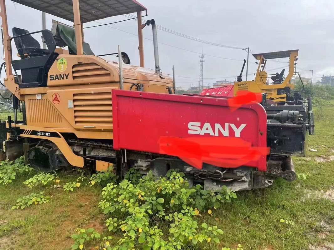 Semi-remorque à deux essieux bas SANY DTU95C communément utilisée pour le transport de charges lourdes ou surdimensionnées