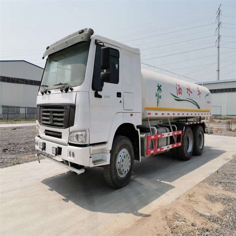 Camion chinois HOWO 6x4 Camion à eau 12-16m Surface d'arrosage 25000kg Poids brut du véhicule