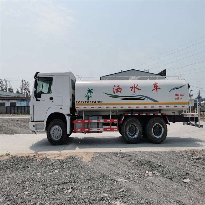 Un réservoir en acier au carbone Isuzu Howo camion d'eau en parfait état Japon importé d'occasion